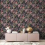 Vliestapete mit Blumenmuster in Schwarz und Grün für eine stilvolle Wandgestaltung.
