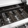 Innenansicht Landmann Gasgrill Rexon PTS 4.1 mit Brennerabdeckung.