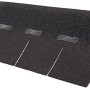 Nahaufnahme: Schwarze Dachschindeln für Satteldach-Carport Wallgau, Detailansicht.