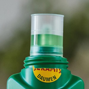 Detailaufnahme der Seramis Vitalnahrung für Grünpflanzen und Palmen, 500ml Flasche.