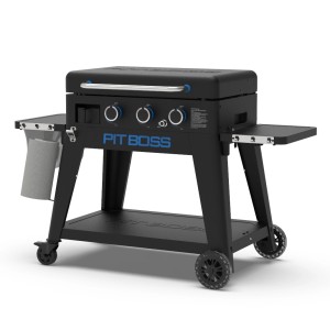 Schwarzer Pit Boss Gasgrill Plancha Ultimate Lift-Off mit 3 Brennern und Ablagetischen.