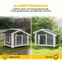 Graue PawHut Hundehütte aus Tannenholz mit weißem Rahmen, schwarzem Dach, Fenster, wetterfest im Garten bei Regen und Sonne.