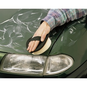 Ellix Haftpolier-Set in Nutzung: Auto polieren mit Schwamm und Polierhaube für Hochglanz.