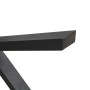 Detail des schwarzen, eckigen Metall-Tischbeins vom okwish Esstisch. Modernes, stabiles Design.