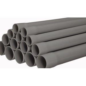 Graue, starre Isolierrohre EN-16, 2 m lang, für die Aufputzmontage im Innen- und Außenbereich.