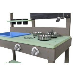 Swing King Mud Kitchen Spielküche aus Holz mit Zubehör wie Töpfen und Spüle.
