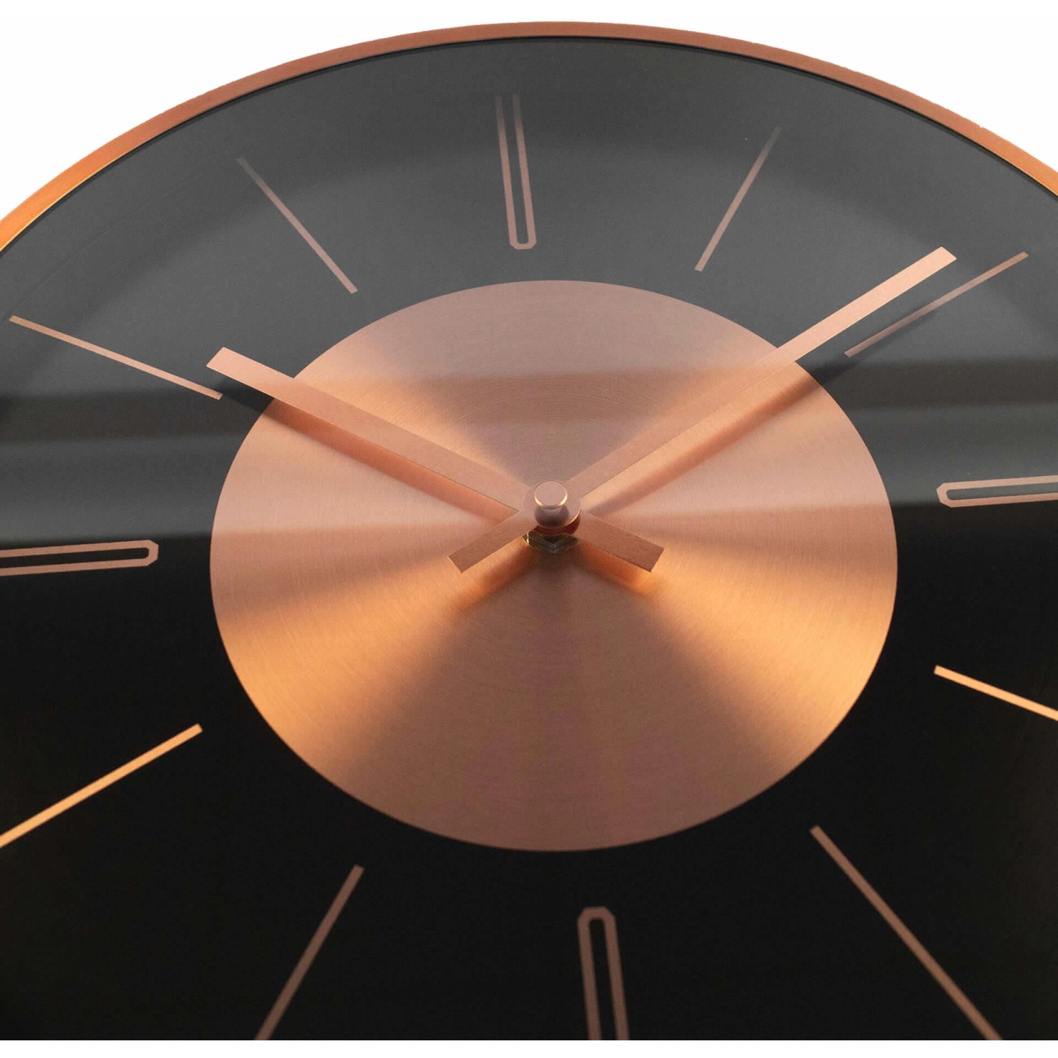 Moderne Wall-Art Wanduhr aus Aluminium, Ø 30 cm, in Kupferoptik. Zeitloses Design für Wohnräume.