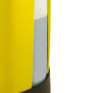 Detailansicht: Gelbes Mesto Pico 3232 Drucksprühgerät mit Füllstandsanzeige.