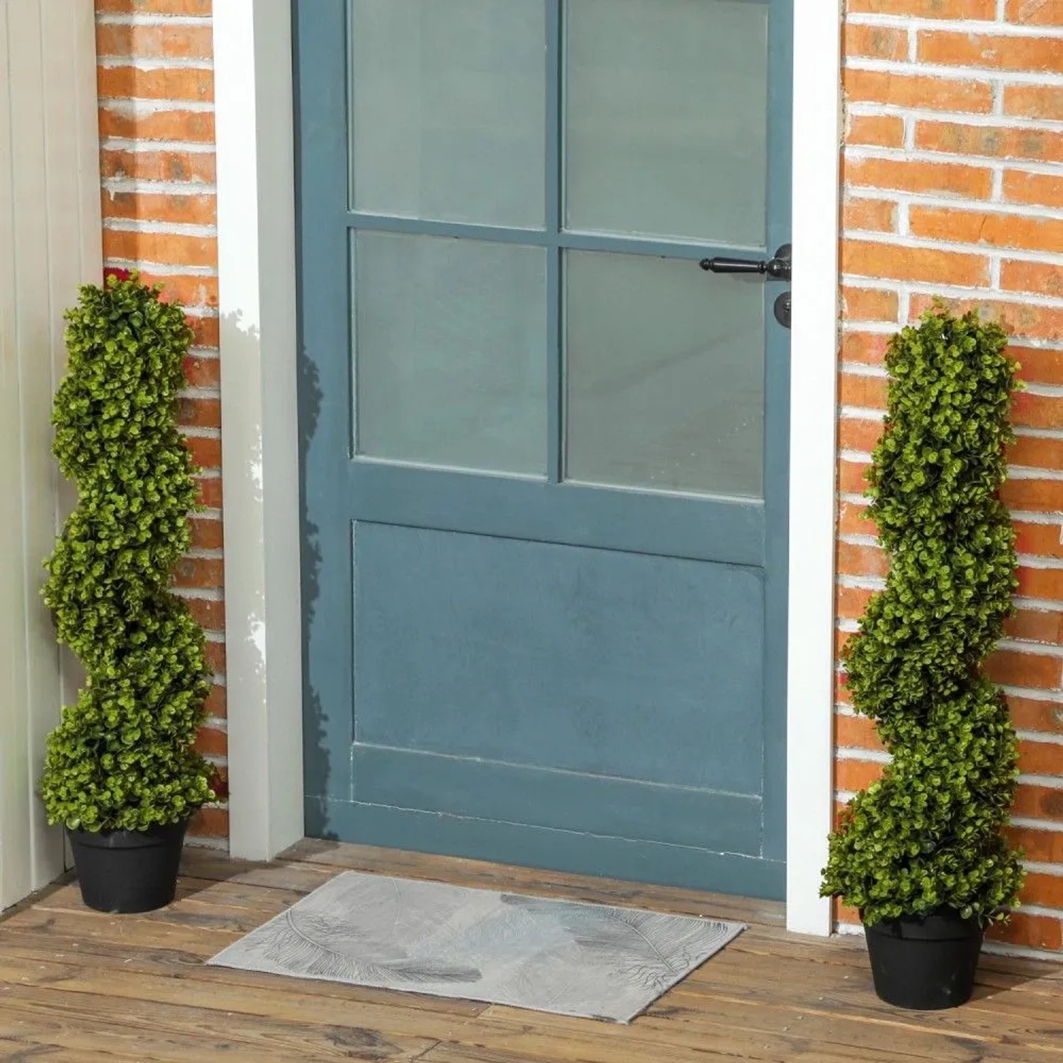 Zwei grüne, spiralförmige HOMCOM Kunstpflanzen (90 cm) in schwarzen Töpfen, ideal für Haus & Garten Dekoration.