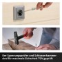 Einhell Werkzeugkoffer: Spannungsprüfer an Steckdose, Hammer beim Einschlagen eines Nagels.