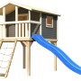 Karibu Stelzenhaus Benjamin in Terragrau mit blauer Rutsche, Netzrampe und Leiter.