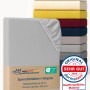 Hellgraues AM Premium Jersey Spannbettlaken aus Baumwolle für Boxspringbetten, gefaltet. Stapel farbiger Bettlaken.