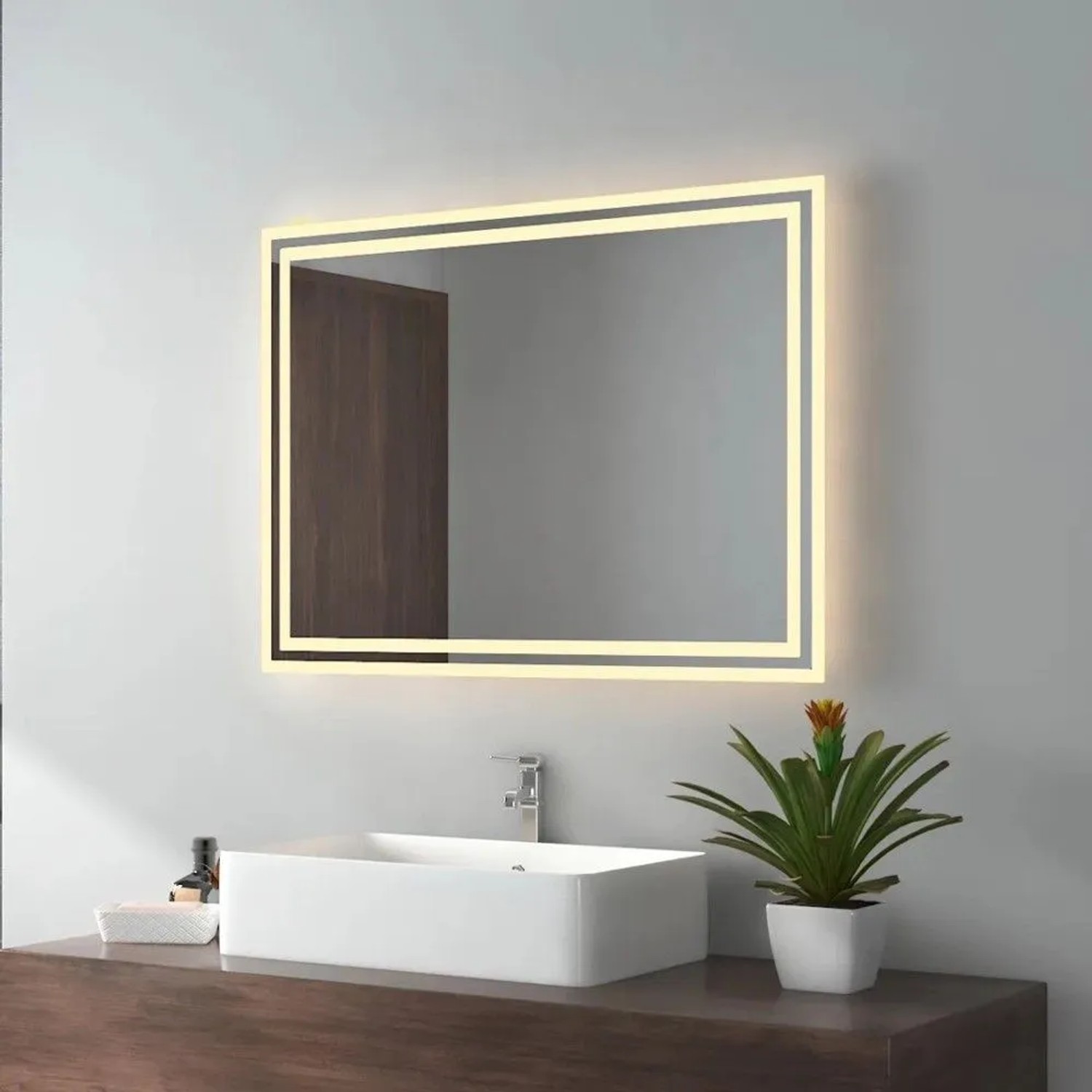 Emke Badspiegel 80x60 cm mit warmweißer LED-Beleuchtung, rechteckig, über Waschbecken. Ideal für Badezimmer.