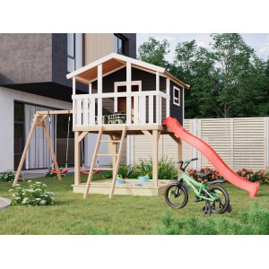 Karibu Stelzenhaus Benjamin mit Doppelschaukel und roter Rutsche im Garten.