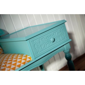 Blaugrüner Tisch mit Schublade, gestrichen mit Rust-Oleum Kreidefarbe-Möbellack.