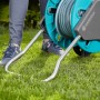 Gardena CleverRoll M Schlauchwagen-Set mit 20m Schlauch und ausklappbarem Standfuß für hohe Stabilität.