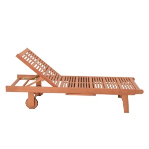 Braune Garden Pleasure Sonnenliege San Diego aus FSC®-Eukalyptusholz mit Auflage.