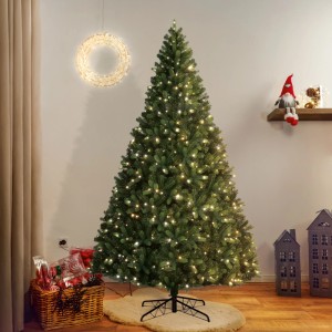 Hohe OBI Kunsttanne 270 cm mit 620 leuchtenden LEDs und dichtem Grün im festlichen Raum.