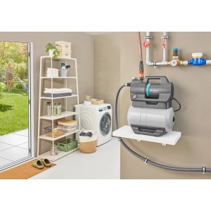 Gardena Hauswasserwerk 3800 Silent im Hauswirtschaftsraum, an der Wand montiert.