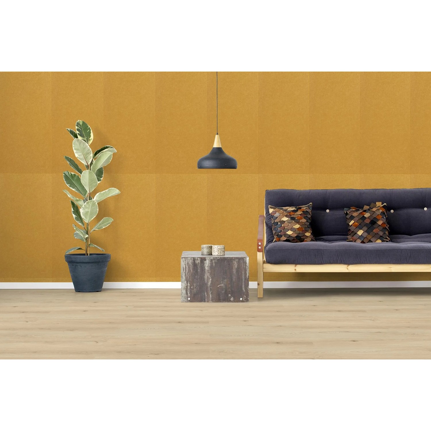 Orange Jangal Modular Wall Dekor-Paneele aus Filz an einer Wand im Raum, mit gefasten Kanten. Moderne Wandgestaltung.