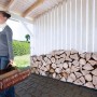 wolfcraft Kaminholzregal Stapelhilfe mit Holz unter einem Unterstand. Ausziehbar von 1,72 m auf 2,34 m.