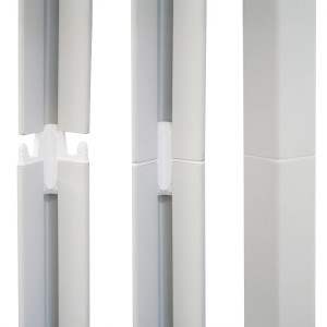Detailaufnahme des Stecksystems vom Ar Shelving Eckregal Rivet in Grauweiß.