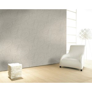 Beige Colani Vliestapete Visions Muster an Wand im Raum mit Sessel und Lampe.