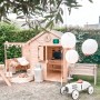 Soulet Kinderspielhaus Alpaga aus Holz mit Pergola, Spielküche und Zubehör im Garten.