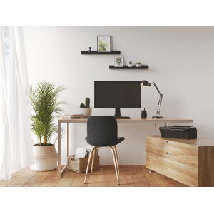 Wandgestaltung mit zwei schwarzen Fotoleisten Bix 60 cm über einem Schreibtisch mit Deko.