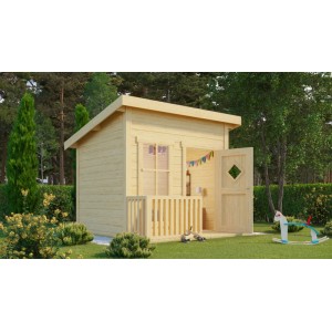 Helles Holz-Kinderspielhaus mit kleiner Terrasse, Fenster, offener Tür und Spielzeug im grünen Garten.