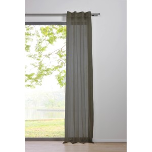 Grauer Mydeco Schlaufenschal Pure, halbtransparent, an Gardinenstange vor Fenster.