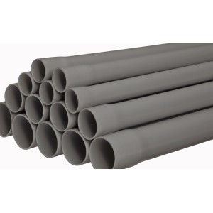 Graue, starre Isolierrohre EN-20, 2 m lang, für die Aufputzmontage im Innen- und Außenbereich.