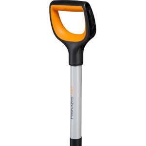 Detailaufnahme: Fiskars Gärtnerspaten Xact mit D-Griff in Orange/Schwarz. Ideal für Gartenarbeit.