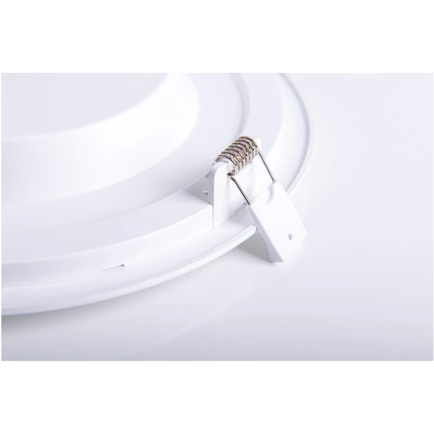 Weiße Näve LED-Deckenleuchte Komplex, 24,7 cm, Detailansicht der Befestigung.