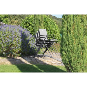 Acamp Alpha Tex Gartenstuhl Set, 6 anthrazitfarbene Stapelstühle im Garten.