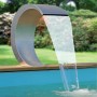 Ubbink Mamba Design Wasserfall aus Edelstahl im Garten oder am Pool.