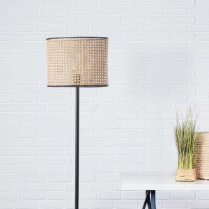 Brilliant Standleuchte Wiley mit Rattan-Schirm, 1-flammig, für Wohnräume.