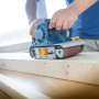 LUX Schleifband Classic K120 (100x610mm) im Einsatz auf Holz. Zubehör für Bandschleifer.