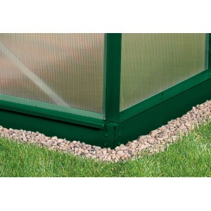 Detailaufnahme des grünen Stahlfundaments Ida 6500 für Gewächshäuser.