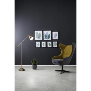 Check Klebe-Vinylboden Expert Marbach Beton im Wohnraum mit Lampe und Sessel.