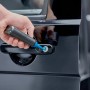 Anwendung von Graphit Schmierstoff (30g) zur Pflege eines Autoschlosses.