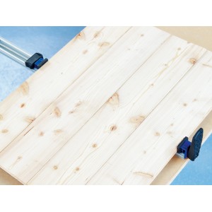 LUX Sägeschiene 4 in 1 mit Werkstück fixiert. Führungsschiene zum präzisen Sägen.