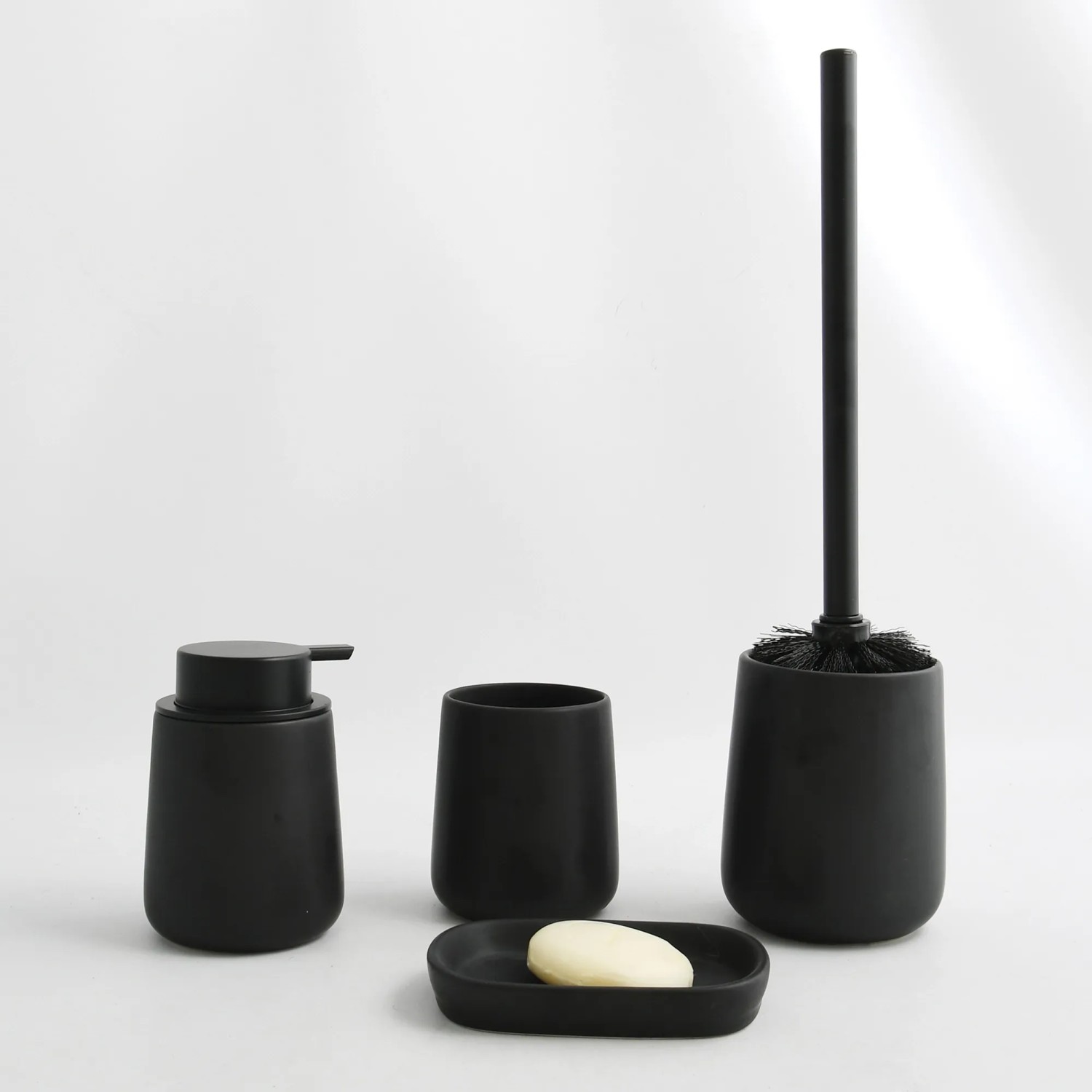 MSV Bad-Set Maonie, schwarz matt: Seifenspender, Becher, WC-Bürste und Seifenschale.