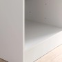 Detailaufnahme: Weißer Unterschrank der Held Möbel Küchenzeile Mailand ohne Geräte.