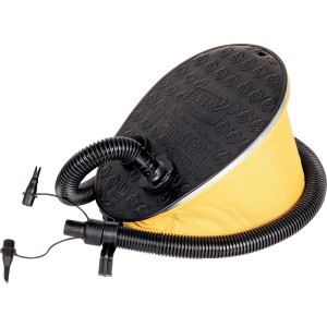 Bestway Fußpumpe mit gelbem Balg und schwarzem Schlauch zum Aufpumpen von Luftmatratzen.