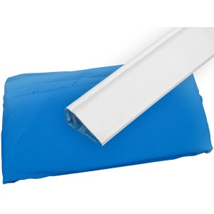 Zubehör für Holzpool Set Java: blaue Poolfolie und weiße Eckabdeckung.