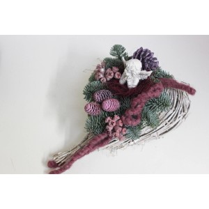 Grabgesteck Rebenherz mit Engel und Brombeeren, ca. 30 cm. Dekoratives Gesteck für Gedenktage.