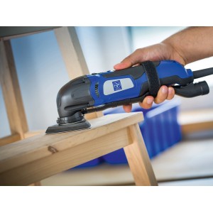 LUX Deltaschleifer mit Schleifauflage K120 beim Holz schleifen.