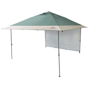 Coleman FastPitch OnePush Shelter L, grün-weißes Campingzelt mit Tragetasche.