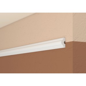 Decosa Flachprofil Melissa, 1 x 2 m, weiße Zierleiste an Wand montiert.